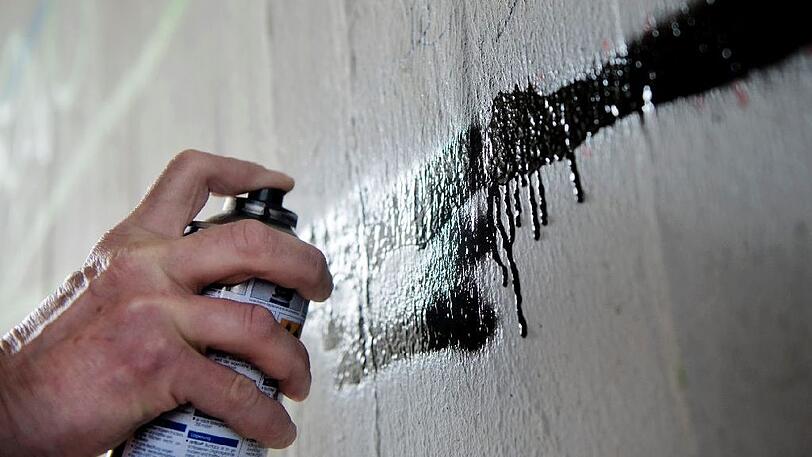 Illegale Graffiti - in der Stadt an vielen Stellen ein Problem. (Symbolbild)
