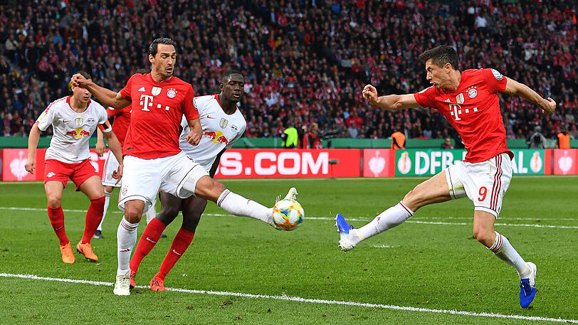MATS HUMMELS, NOTE 2: Verlor bereits vier Pokalfinals, eins mit Bayern (2018 gegen Frankfurt) und drei mit dem BVB. Hatte im Verbund mit Süle Leipzigs Sturmpfeil Werner ganz gut im Griff. Hatte das 2:0 auf dem Schlappen, knappes Ding. Ging auch mal ins Offensivdribbling, sein Fernschuss allerdings zu unpräzise (62.).
