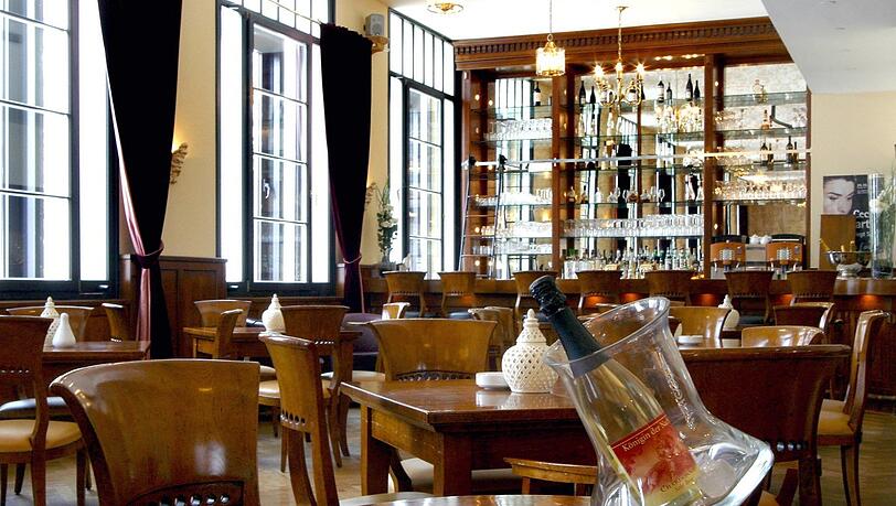 Das Café Prinzipal im Prinzregententheater (2004). Das Café Prinzipal im Prinzregententheater (2004).