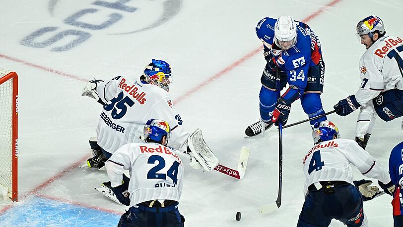 Die Entscheidung: Mannheims Tom Kühnhackl (Nr. 34) schiebt den Puck zum 2:1 an EHC-Goalie Mathias Niederberger vorbei.