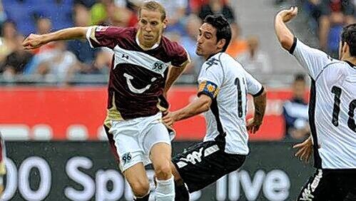Er kann's, aber zeigt's zu selten: Ex-Nationalspieler Jan Schlaudraff von Hannover 96. Er kann's, aber zeigt's zu selten: Ex-Nationalspieler Jan Schlaudraff von Hannover 96.