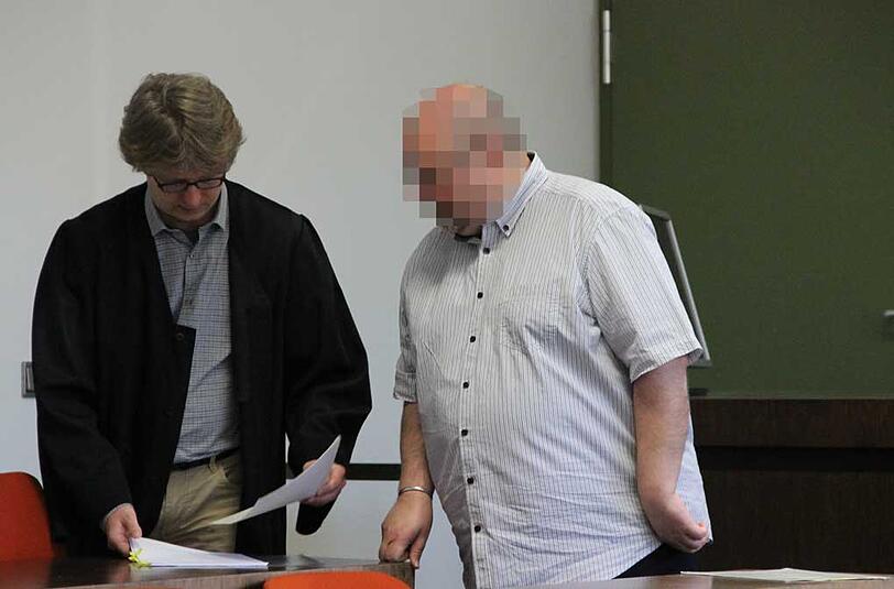 Hat den Betrug zugegeben: Peter S. mit seinem Anwalt Sascha Petzold.