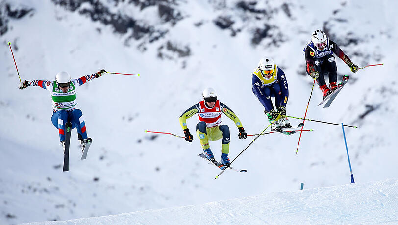 Auf, auf und davon: Skicrosser wie Florian Wilmsmann (2.v.l.) brauchen neben einer ordentlichen Portion Durchsetzungsvermögen auch eine gute Flugtechnik. Auf, auf und davon: Skicrosser wie Florian Wilmsmann (2.v.l.) brauchen neben einer ordentlichen Portion Durchsetzungsvermögen auch eine gute Flugtechnik.