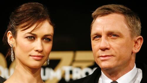 Der Bond-Darsteller Daniel Craig mit Schauspielerin Olga Kurylenko. Der Bond-Darsteller Daniel Craig mit Schauspielerin Olga Kurylenko.