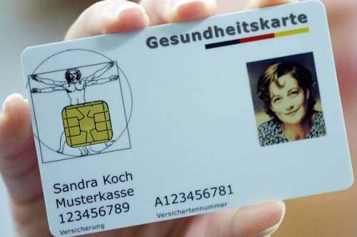 Die Geundheitskarte: Hacken dürfte es ein Leichtes sein, an Patienten-Infos heranzukommen. Foto: dpa
