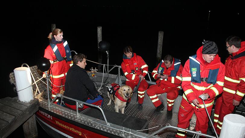 Eine Woche suchten die Rettungskräfte nach dem Jungen. Am Samstagabend wurde seine Leiche geborgen. Eine Woche suchten die Rettungskräfte nach dem Jungen. Am Samstagabend wurde seine Leiche geborgen.