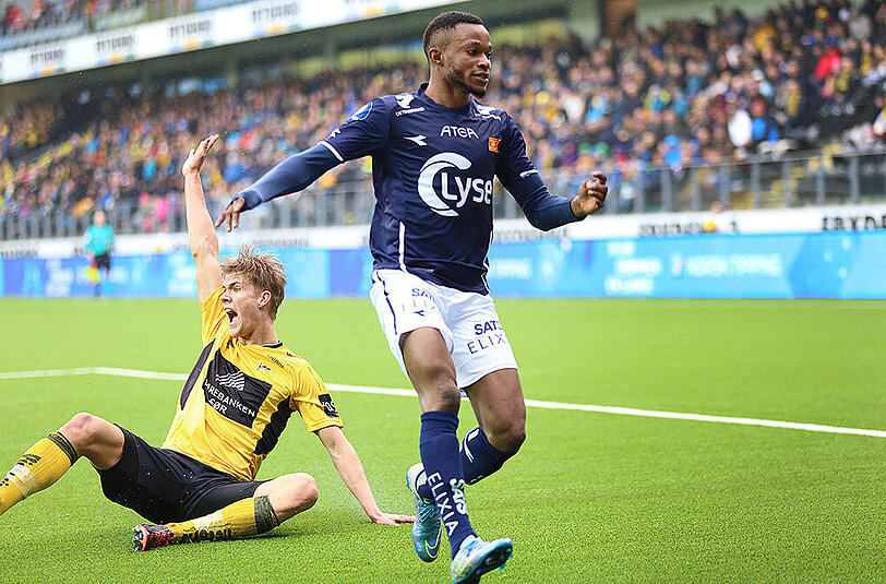 Suleiman Abdullahi (rechts) im Trikot von Viking Stavanger - hier im Duell mit Kristoffer Ajer von IK Start Kristiansand.
