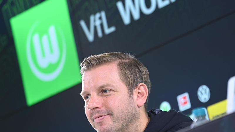 Gut gelaunt: Neu-Wolfsburg-Coach Florian Kohfeldt bei seiner Vorstellung beim VfL.