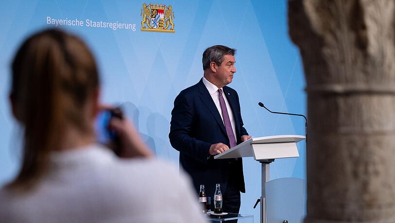 Markus Söder (CSU), Ministerpräsident von Bayern, gibt eine kurzfristig anberaumte Pressekonferenz.