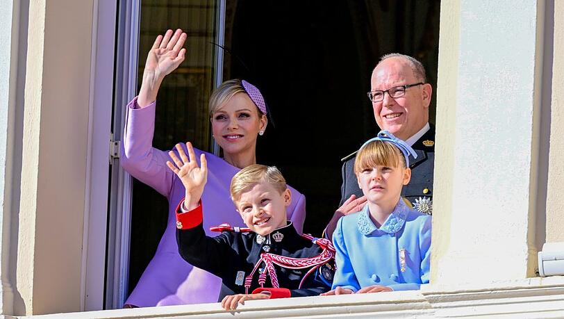 Am 19. November grüßt die Fürstenfamilie traditionell vom Palastbalkon.