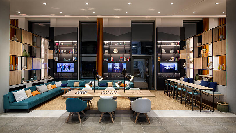 Viel Platz zum Entspannen und zum Arbeiten: Hotels setzen immer häufiger auf das Konzept einer "Open Lobby" Viel Platz zum Entspannen und zum Arbeiten: Hotels setzen immer häufiger auf das Konzept einer "Open Lobby"