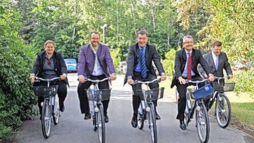 Simone Kern vom DGB, Armin Falkenhein vom Fahrrad-Club, Gesundheitsminister Markus Söder, Arbeitgeber-Boss Bertram Brossardt und AOK-Vize Hubertus Räde (v.l.). Simone Kern vom DGB, Armin Falkenhein vom Fahrrad-Club, Gesundheitsminister Markus Söder, Arbeitgeber-Boss Bertram Brossardt und AOK-Vize Hubertus Räde (v.l.).