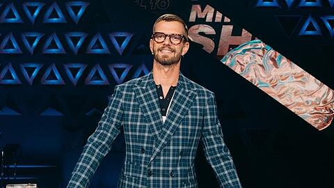 Joko Winterscheidt darf das Staffel-Finale seiner ProSieben-Sendung "Wer stiehlt mir die Show?" präsentieren, das am 23. November ausgestrahlt wird.