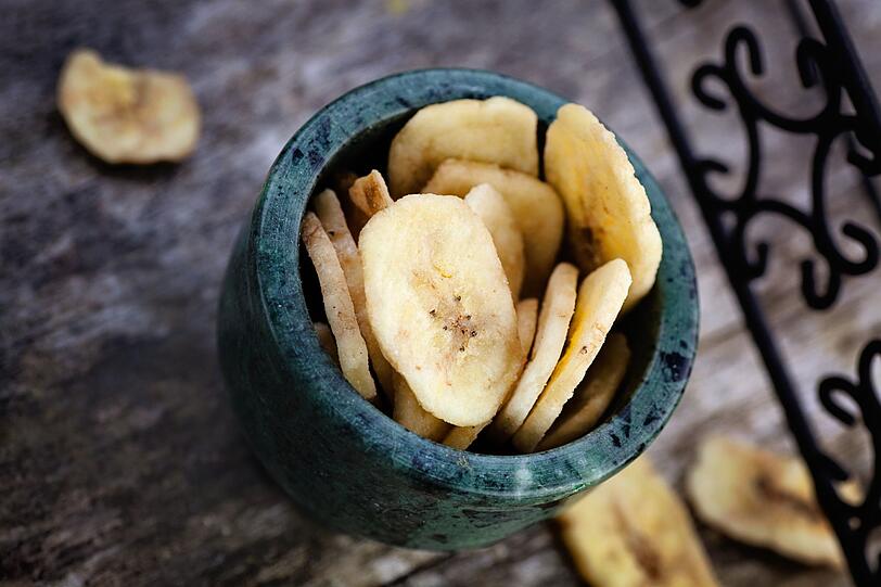 Das Gleiche gilt auch für Bananen-Chips. Die sind schön knusprig, natürlich süß und eine tolle Alternative zum fettigen Snack. Das Gleiche gilt auch für Bananen-Chips. Die sind schön knusprig, natürlich süß und eine tolle Alternative zum fettigen Snack.