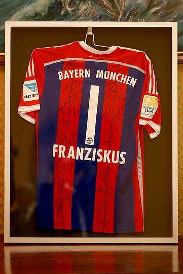 Große Ehre für den FC Bayern: Die Bilder von der Privataudienz bei Papst Franziskus.