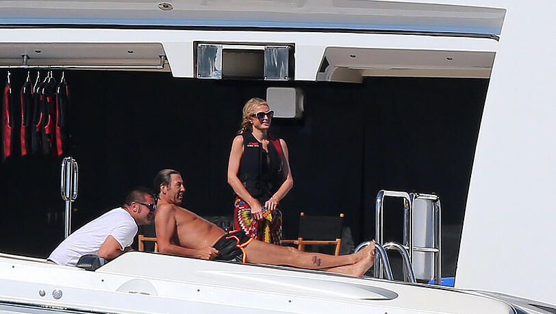 Paris Hilton und ihr neuer Freund Thomas Gross (M.) haben Spaß auf der Jacht Paris Hilton und ihr neuer Freund Thomas Gross (M.) haben Spaß auf der Jacht