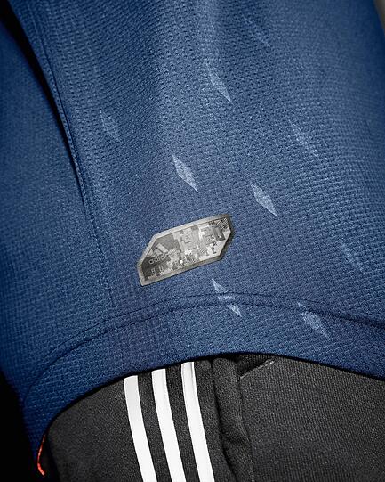 Dunkelblau und mit dezenten Rauten verziert - so sieht das Champions-League-Trikot des FC Bayern in der Saison 2019/20 aus.