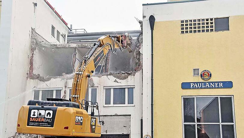 Bilder vom Abriss der Paulaner-Brauerei am Nockherberg. In der Au wurde die Kapazitätsgrenze erreicht, jetzt braut Paulaner in Langwied. Bilder vom Abriss der Paulaner-Brauerei am Nockherberg. In der Au wurde die Kapazitätsgrenze erreicht, jetzt braut Paulaner in Langwied.