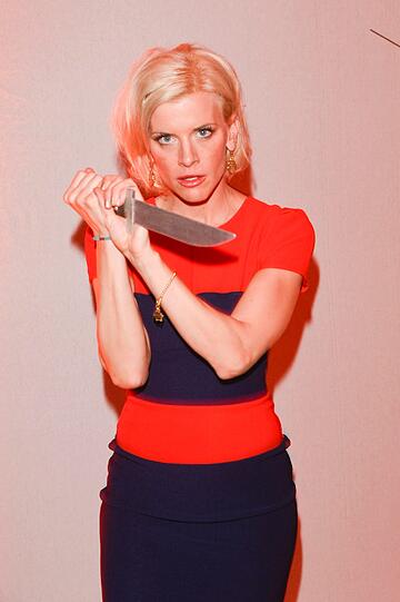 Eva Habermann mit Messer