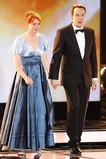Bei der Verleihung der Goldenen Kamera hat Monica Lierhaus Rolf Hellgardt 2011 vor laufender Kamera einen Heiratsantrag gemacht.