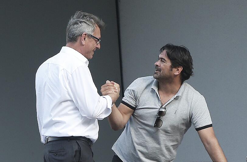Handschlag zur Versöhnung? Löwen-Interimspräsident Sigi Schneider und SPortchef Gerhard Poschner.