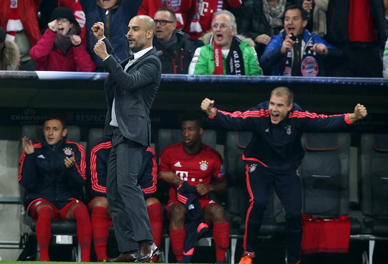 Auf dem Platz brilliert der Rekordmeister, was auch Pep Guardiola und Holger Badstuber zu Jubelstürmen hinreißen lässt.