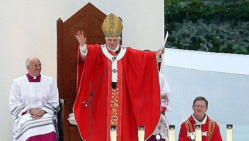 Der Papst, uns alle liebend Der Papst, uns alle liebend