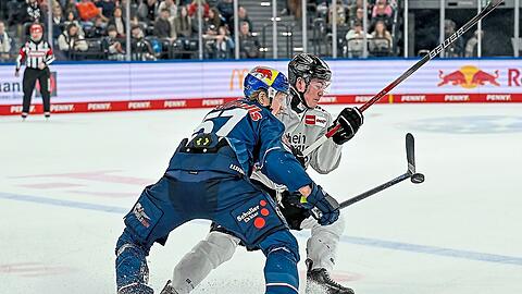 51 Minuten lang hatten die Hausherren um Emil Johansson (l.) Kölns EHC-Schreck Justin Schütz im Griff – dann traf er entscheidend.