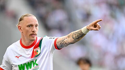 Augsburg-Profi Marius Wolf im Spiel gegen M&ouml;nchengladbach.