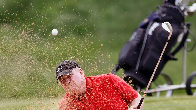 Bayern-Boss Uli Hoeneß beim Golf in Gut Häusern. Bayern-Boss Uli Hoeneß beim Golf in Gut Häusern.