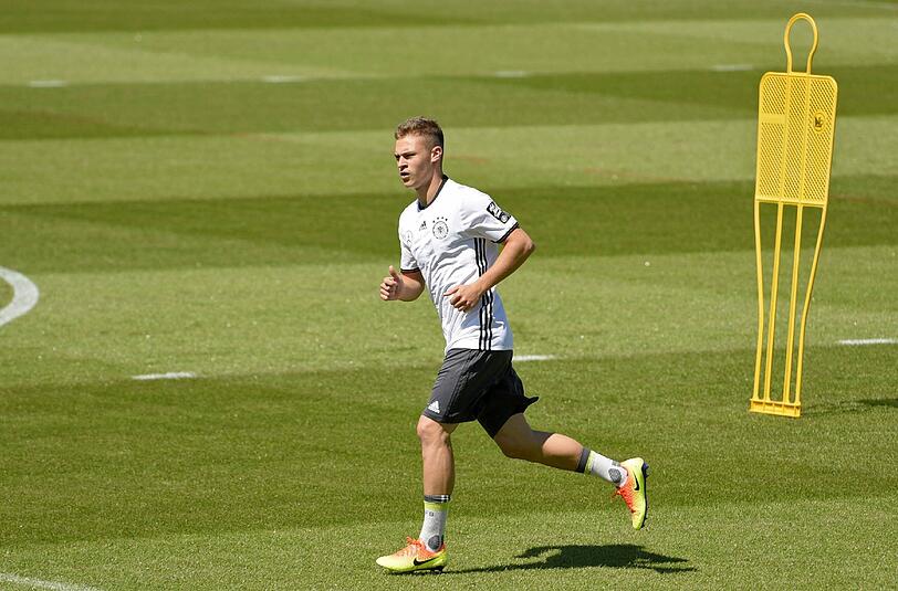Auch Joshua Kimmich trainierte zum ersten Mal in seiner noch jungen Karriere gemeinsam mit der A-Nationalmannschaft.