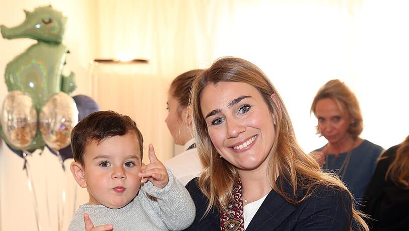 Thiagos Ehefrau Julia Vigas mit dem gemeinsamen Sohn Gabriel Thiagos Ehefrau Julia Vigas mit dem gemeinsamen Sohn Gabriel