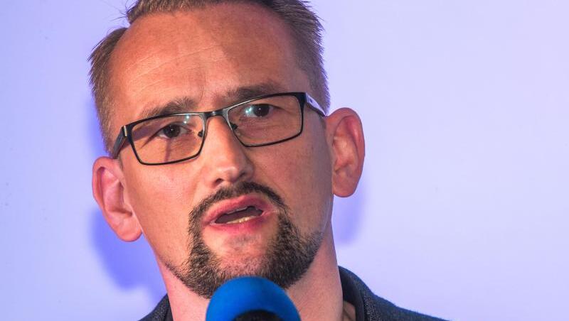 Das Landesschiedsgericht der AfD hat den Parteiausschluss von Dennis Augustin bestätigt. Das Landesschiedsgericht der AfD hat den Parteiausschluss von Dennis Augustin bestätigt.