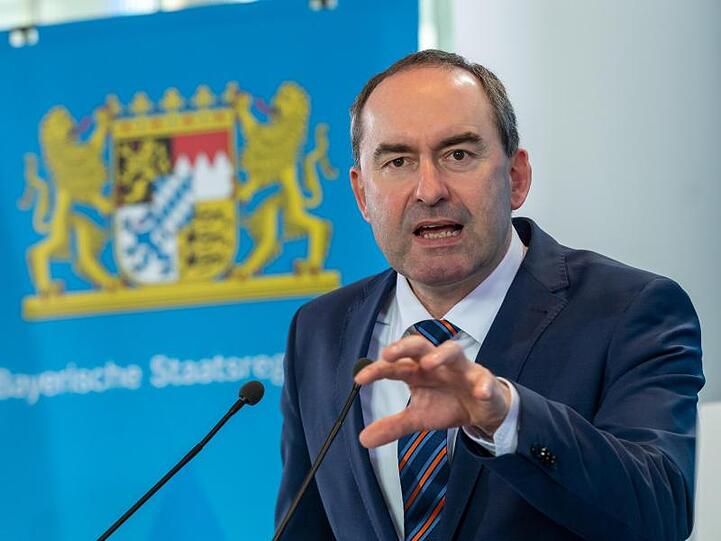 Hubert Aiwanger (Freie Wähler), stellvertretender Ministerpräsident und Staatsminister für Wirtschaft, Landentwicklung und Energie. Foto: Peter Kneffel/dpa