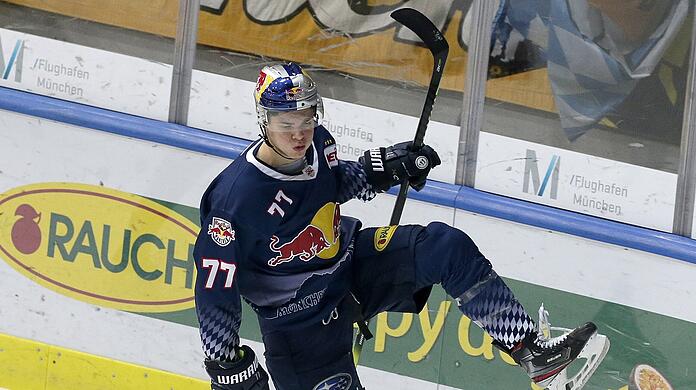 Wieder im Trikot des EHC: John Peterka.