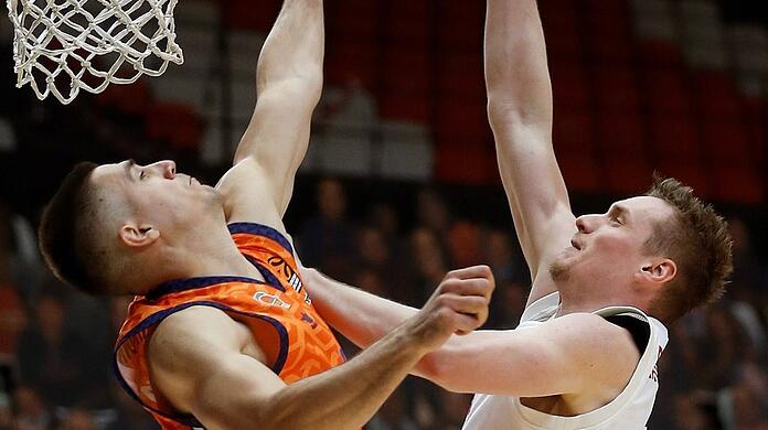 Muss sich mit Bayerns Basketballern in Valencia geschlagen geben: Center Leon Radosevic.