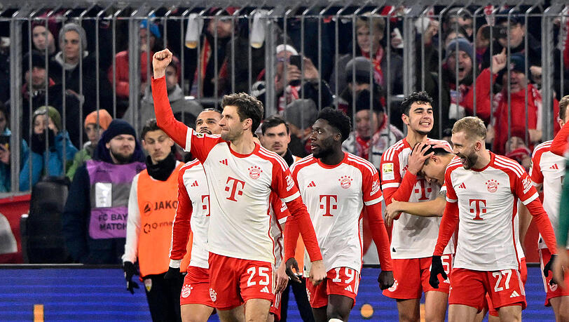 Thomas Müller ist wie ein Mentor für Youngster Aleksandar Pavlovic. Thomas Müller ist wie ein Mentor für Youngster Aleksandar Pavlovic.