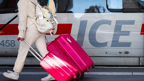 Wer mit dem Zug verreist, soll nach den Pl&auml;nen der EU-Kommission auch bei Fahrten unterschiedlicher Unternehmen bei Ausf&auml;llen gut gesch&uuml;tzt sein. (Symbolbild)
