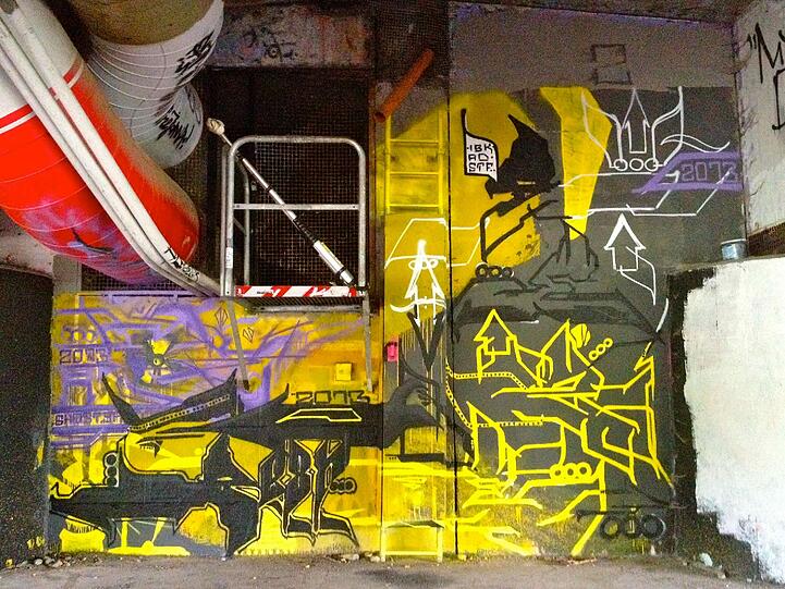 Unter der Brudermühlbrücke schaut's jedes Jahr anders bunt aus: Grafittisprayer verkünstlern sich hier bei "Isart".