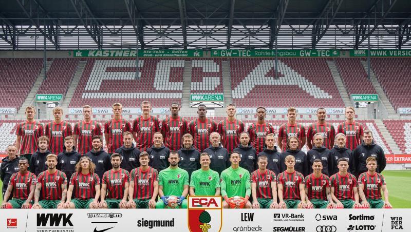 FC Augsburg beim Mannschaftsfoto.