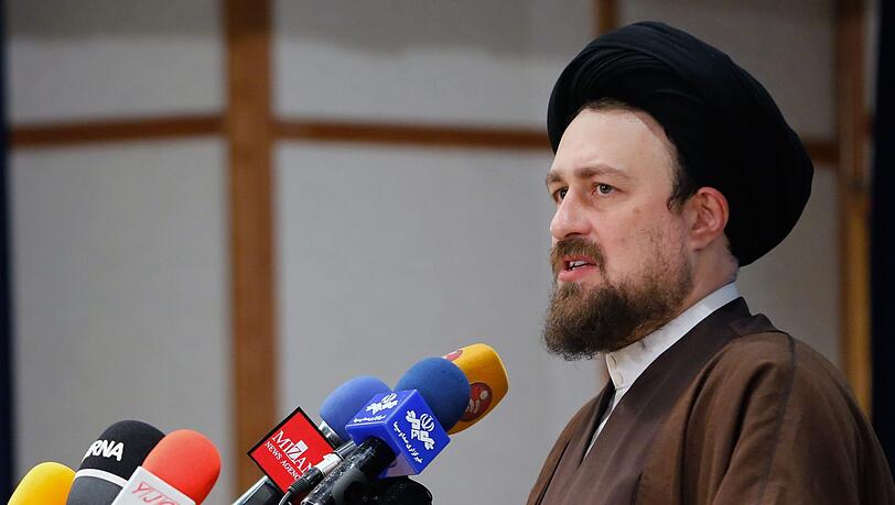 Der Enkel des Ajatollahs lebt im Iran: Hassan Chomeini.