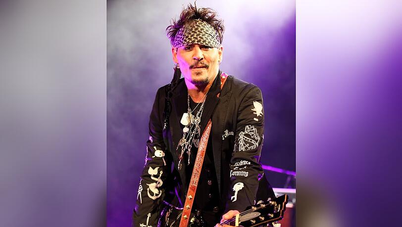 Johnny Depp, Mitglied der Band Hollywood Vampires, hat sich am Knöchel verletzt.