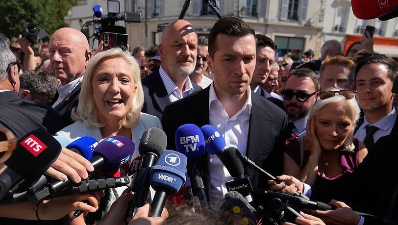 Marine Le Pen will gemeinsam mit Jordan Bardella in den Pr&auml;sidentschaftswahlkampf ziehen.