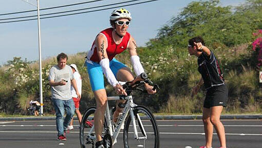 Seine Freizeit verbringt Richter Lukas Neubeck unter anderem als Triathlet: Hier ist er in seiner Parade-Disziplin Radfahren (180,2 Kilometer) beim Ironman auf Hawaii zu sehen. Seine Freizeit verbringt Richter Lukas Neubeck unter anderem als Triathlet: Hier ist er in seiner Parade-Disziplin Radfahren (180,2 Kilometer) beim Ironman auf Hawaii zu sehen.