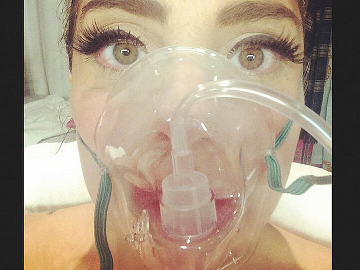 Das Make-Up sitzt: Lady Gaga im Krankenhaus