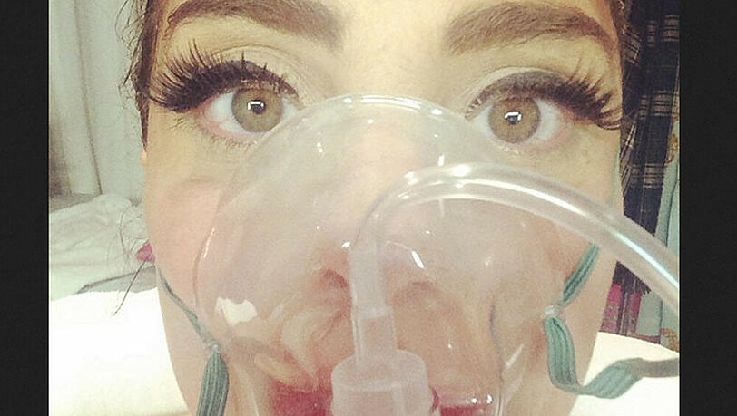 Das Make-Up sitzt: Lady Gaga im Krankenhaus Das Make-Up sitzt: Lady Gaga im Krankenhaus