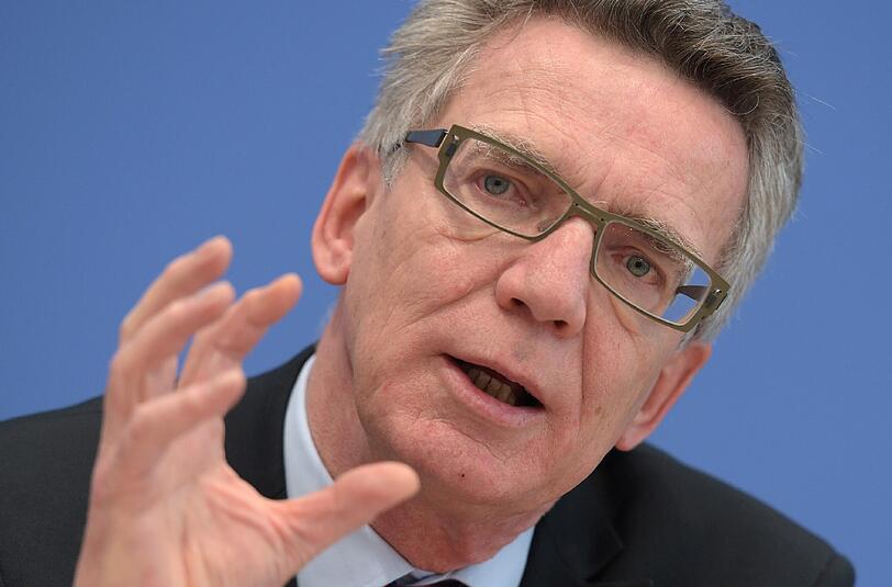 Laut Bundesinnenminister Thomas de Maiziere funktioniert die Zusammenarbeit mit Facebook.
