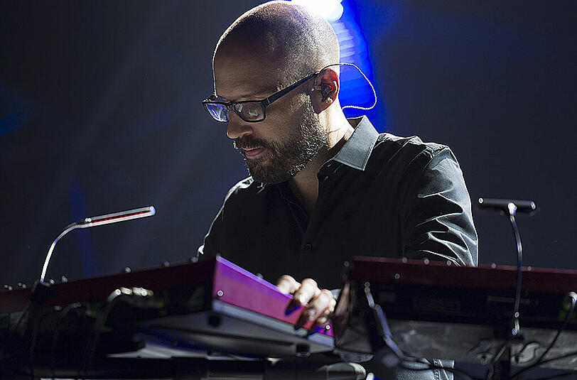Christopher von Deylen mit seinem Musikprojekt &bdquo;Schiller&ldquo; bei der Baloise Session in Basel.