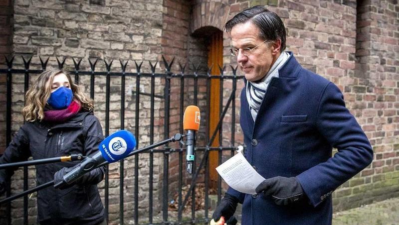 Die Regierung von Ministerpräsident Mark Rutte ist laut Medienangaben zurückgereten.