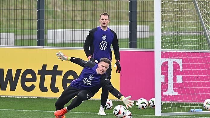 Zwei Weltklasse-Torhüter: Manuel Neuer, der verletzt ausfällt, und Marc-André ter Stegen (vorne).